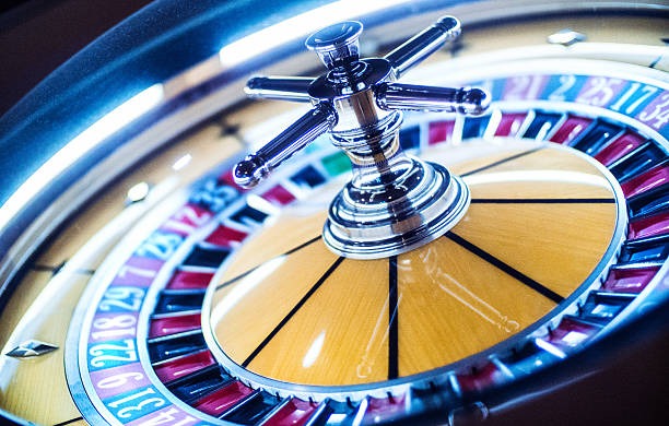 Live Roulette table interface on yuki138 platform with dealer and betting grid